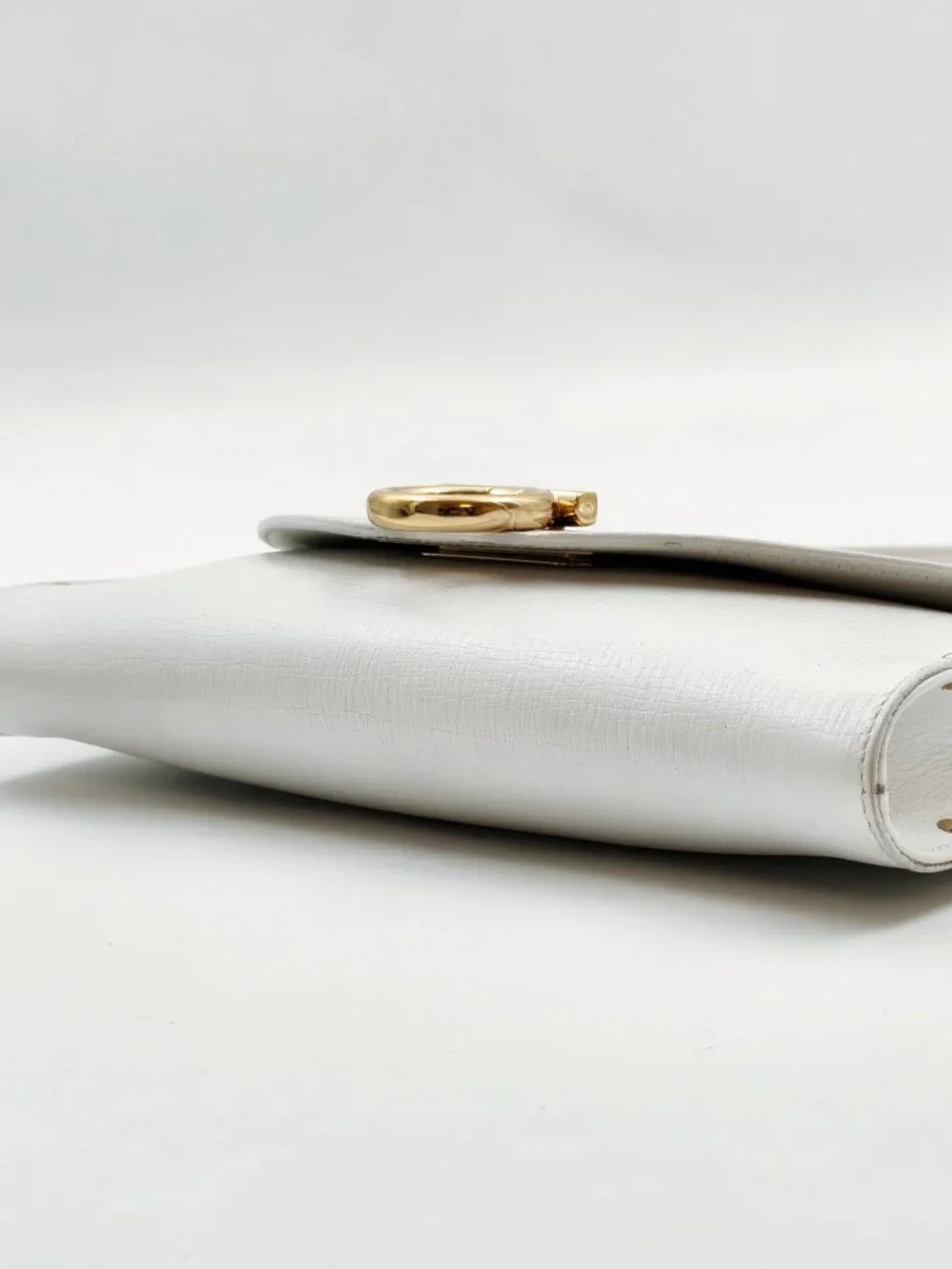 Salvatore Ferragamo Gancini White Leather Shoulder Bag Vintage Gold Hardware